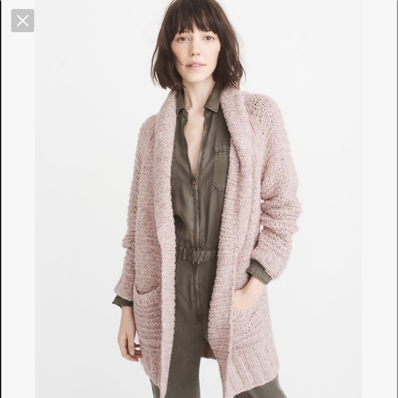 Abercrombie and Fitch Cable Knit 🧶 Cardigan - Picture 2 of 4